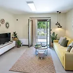 Mi Casa Su Casa *